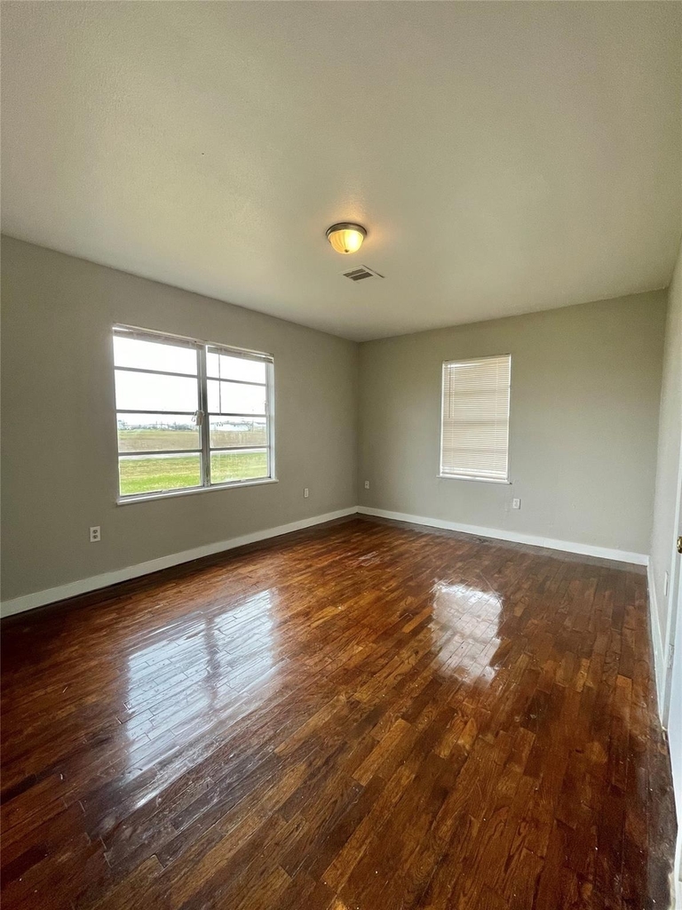 327 W 7th Street - Photo 10