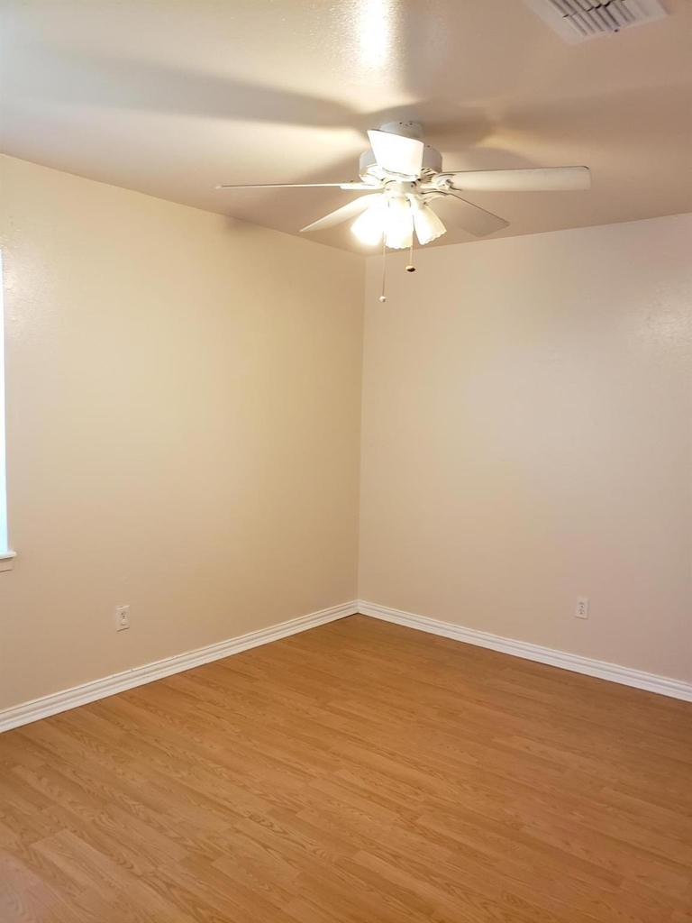 1129 E Rutgers Lane - Photo 5