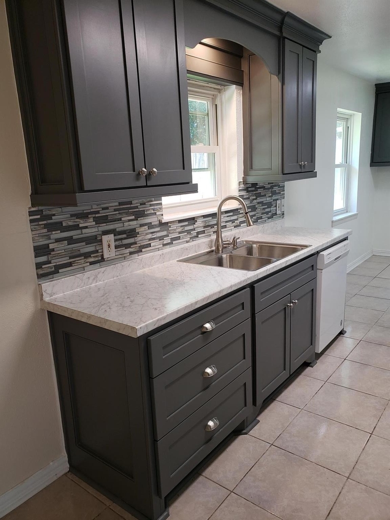 1129 E Rutgers Lane - Photo 3