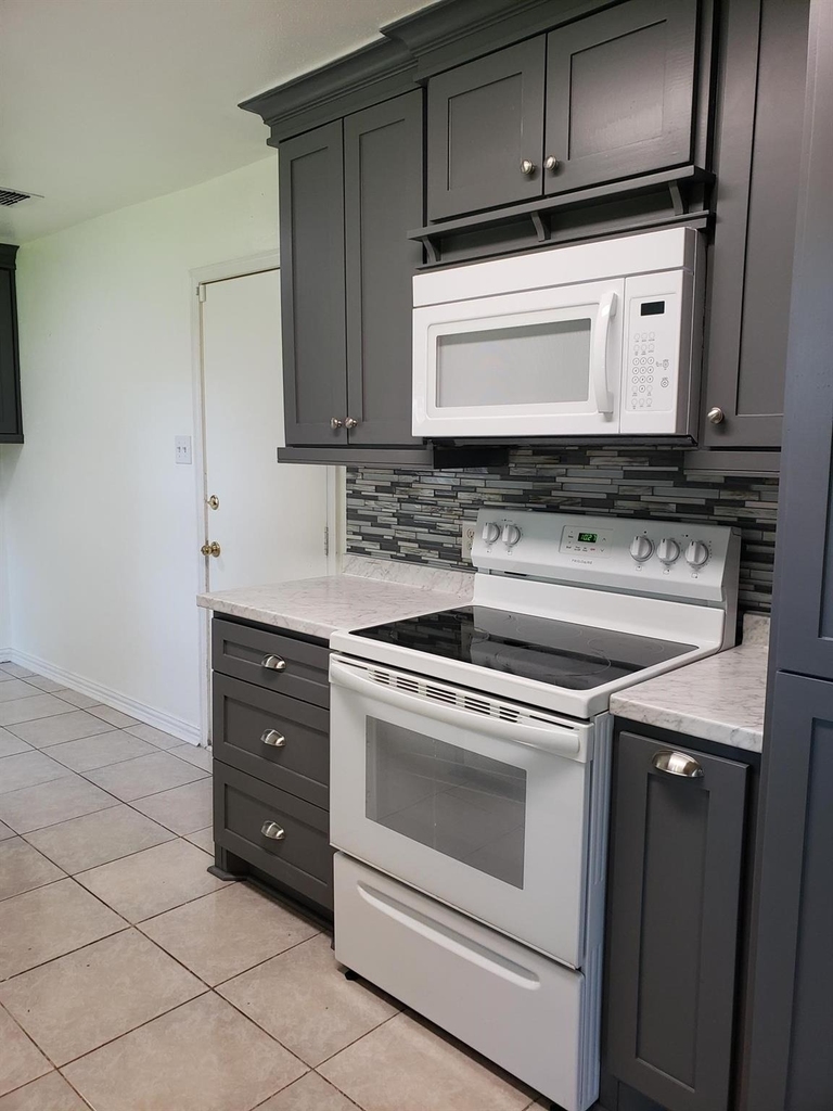 1129 E Rutgers Lane - Photo 4