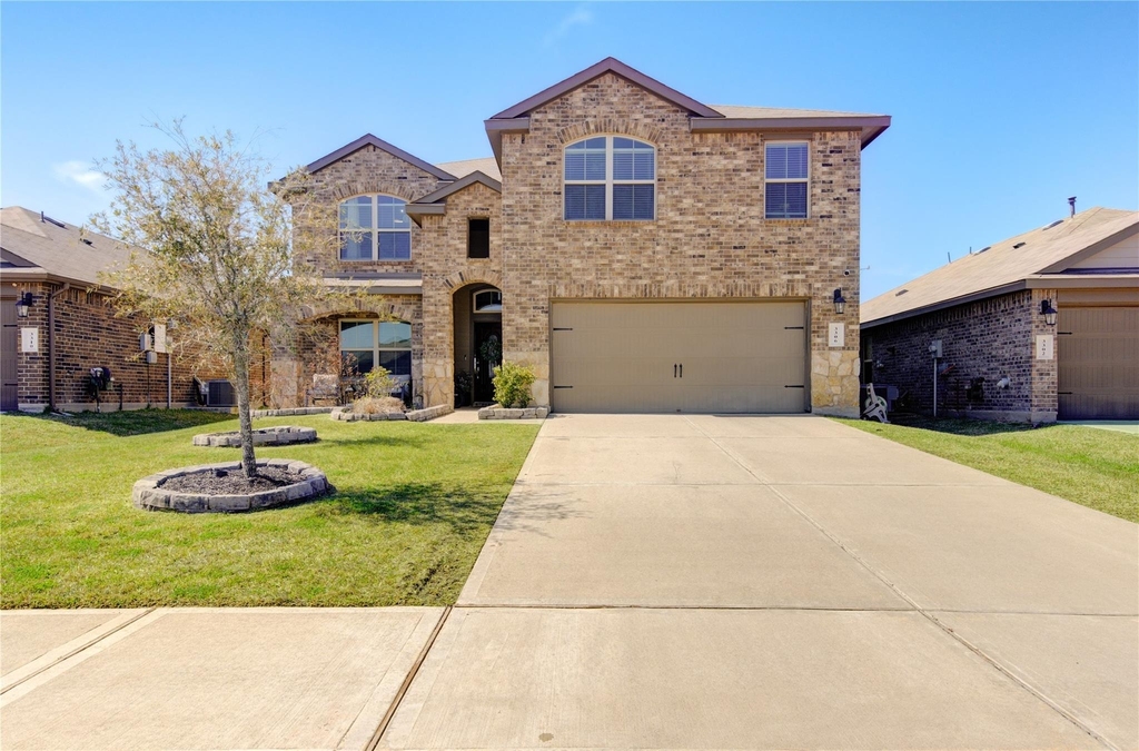 3306 Sumac Drive - Photo 0