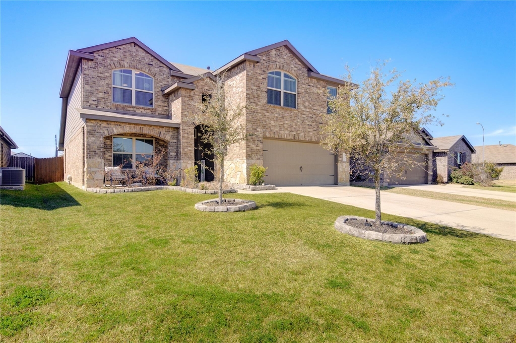 3306 Sumac Drive - Photo 2