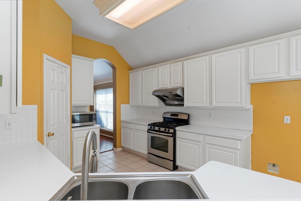 10415 Courtley Street - Photo 7