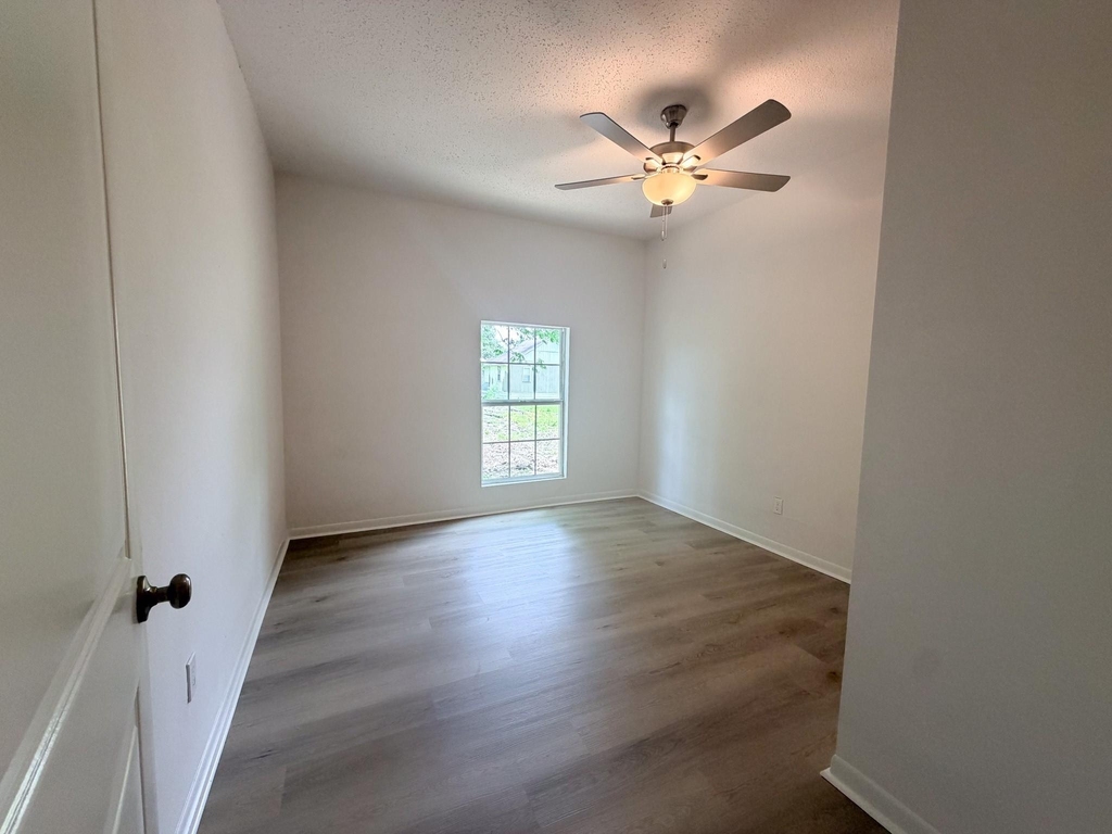 202 Second - Photo 7