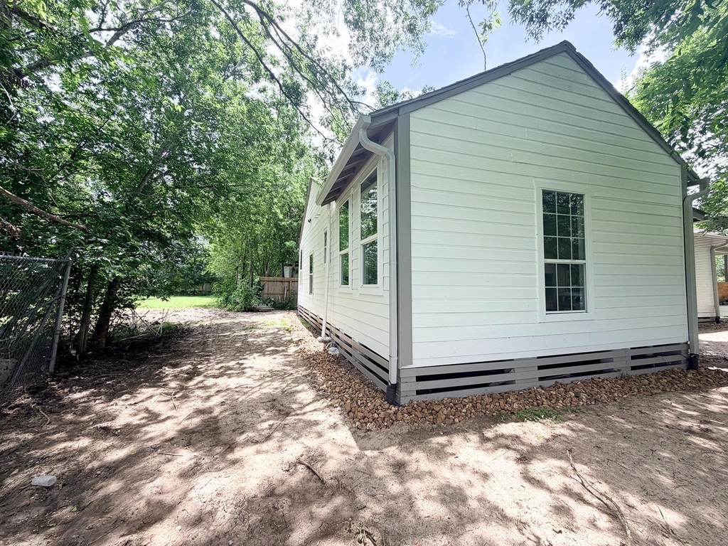 202 Second - Photo 16