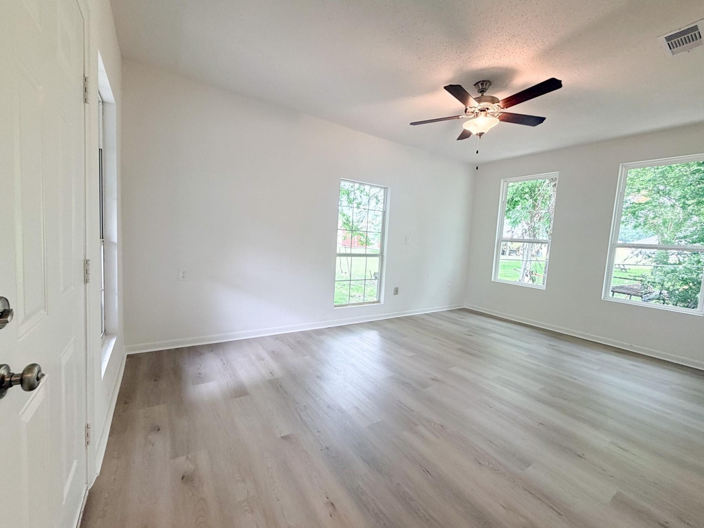 202 Second - Photo 4