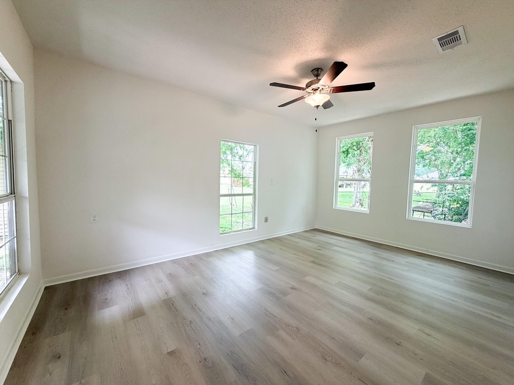 202 Second - Photo 3