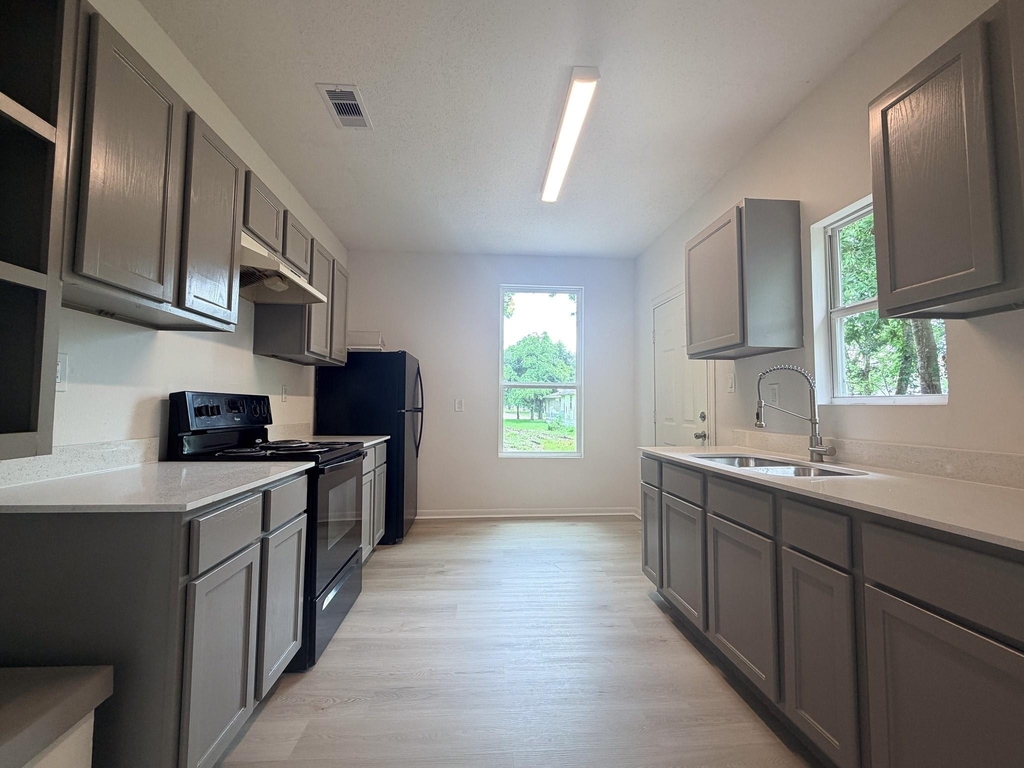 202 Second - Photo 10