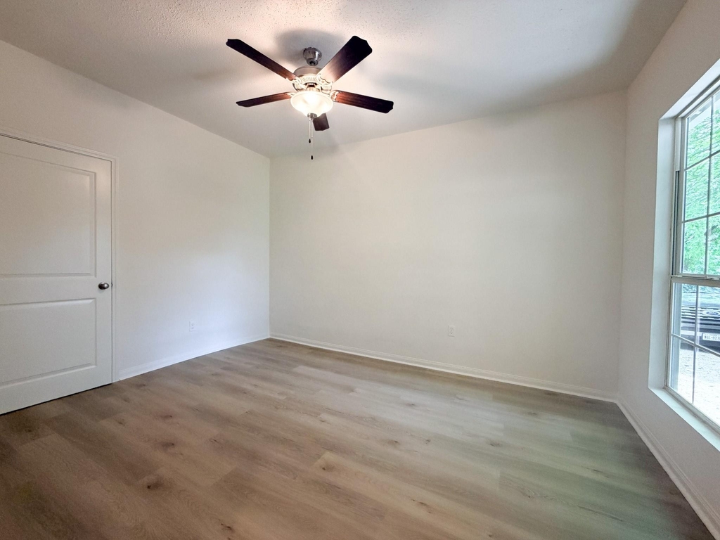 202 Second - Photo 5