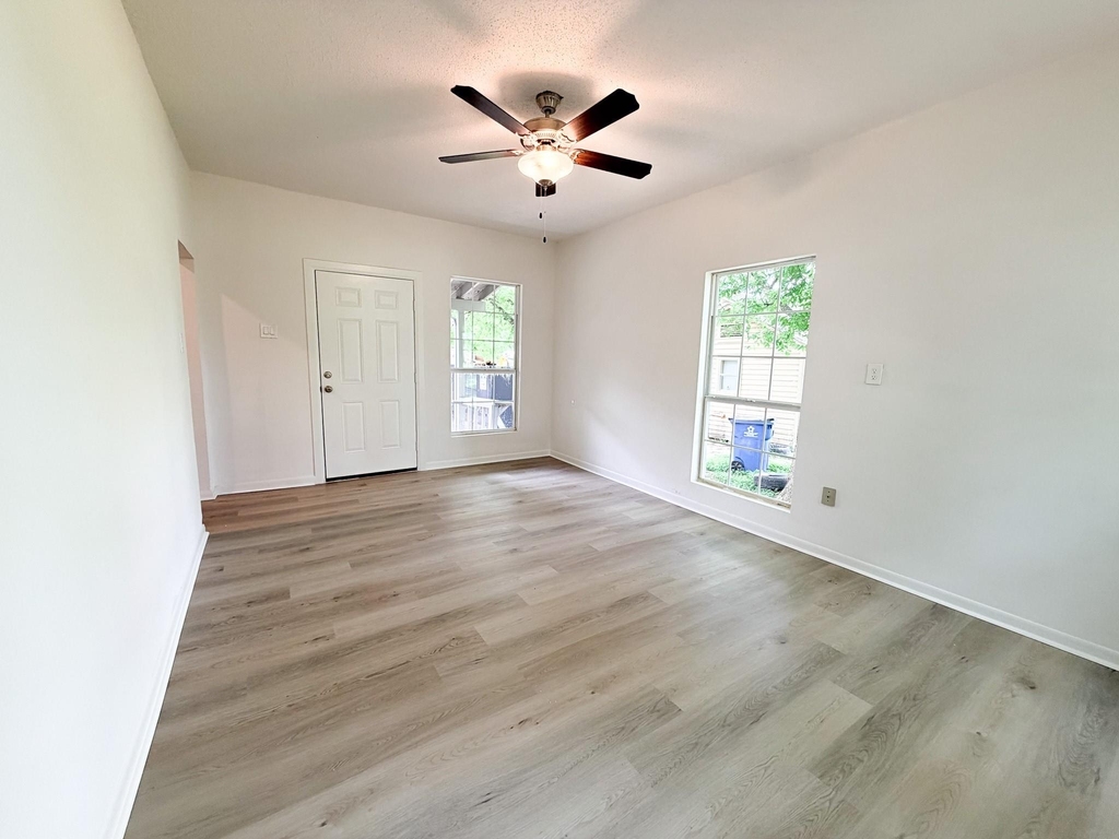 202 Second - Photo 6