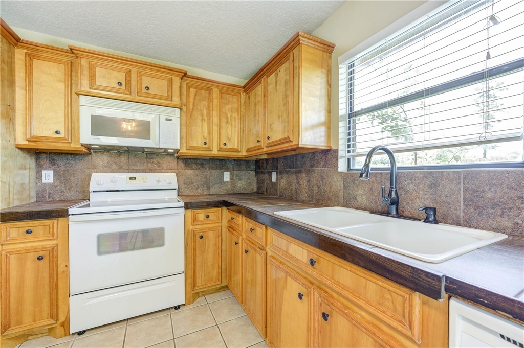 9550 Thousand Oaks Loop - Photo 14