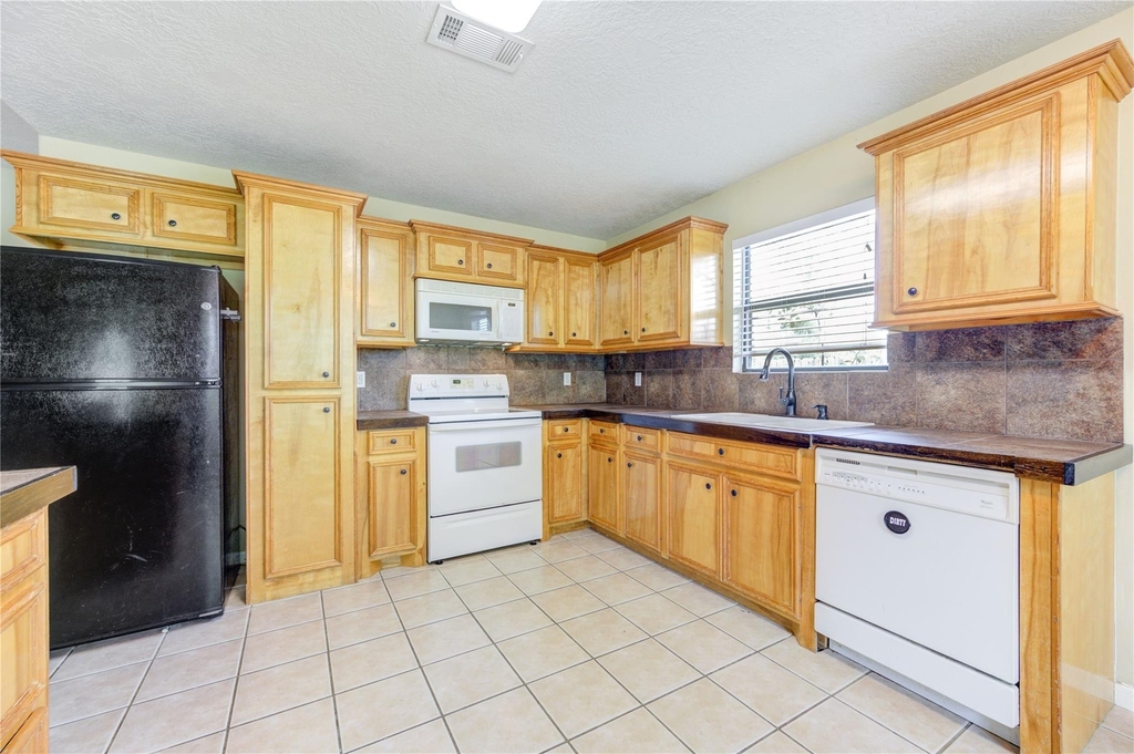9550 Thousand Oaks Loop - Photo 13