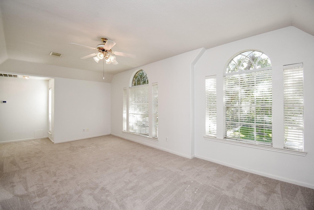 2719 Mossy Log Court - Photo 36