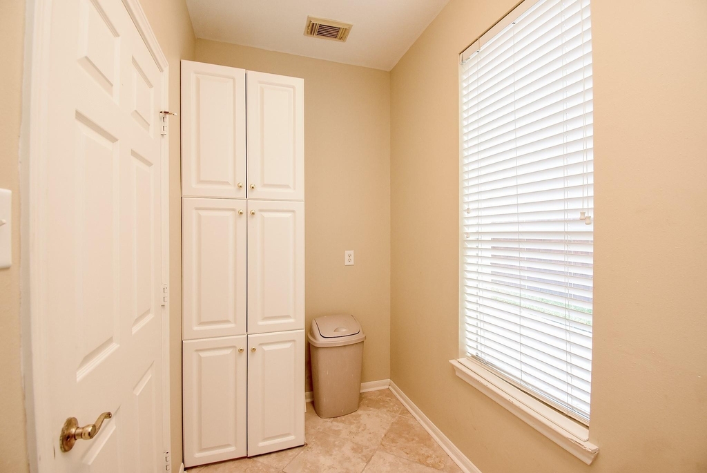 2719 Mossy Log Court - Photo 32