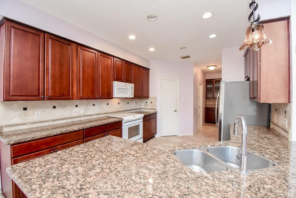 2719 Mossy Log Court - Photo 20