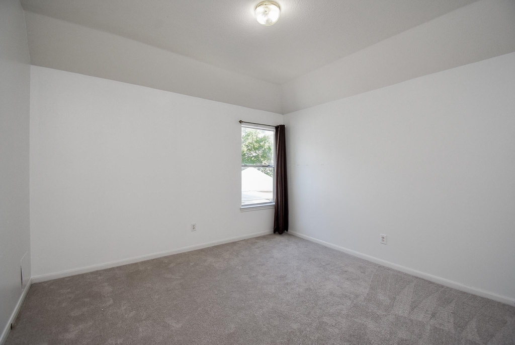 2719 Mossy Log Court - Photo 42