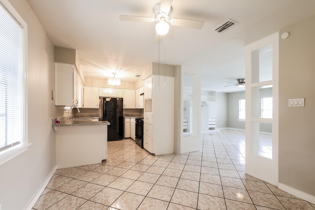 4610 Anice Street - Photo 4