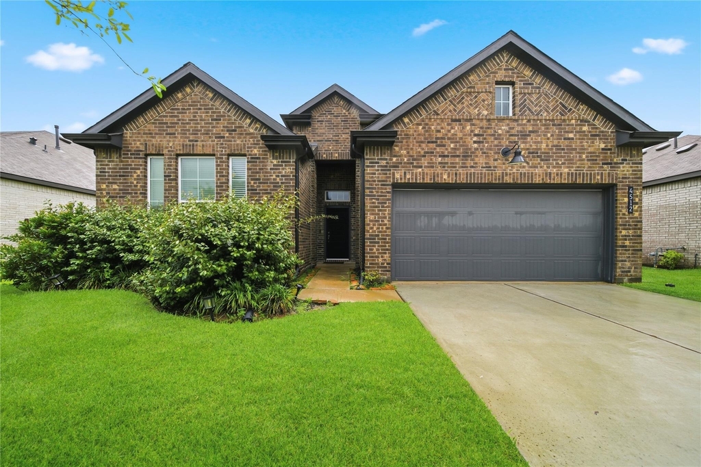 4512 Bartagrass Drive - Photo 0