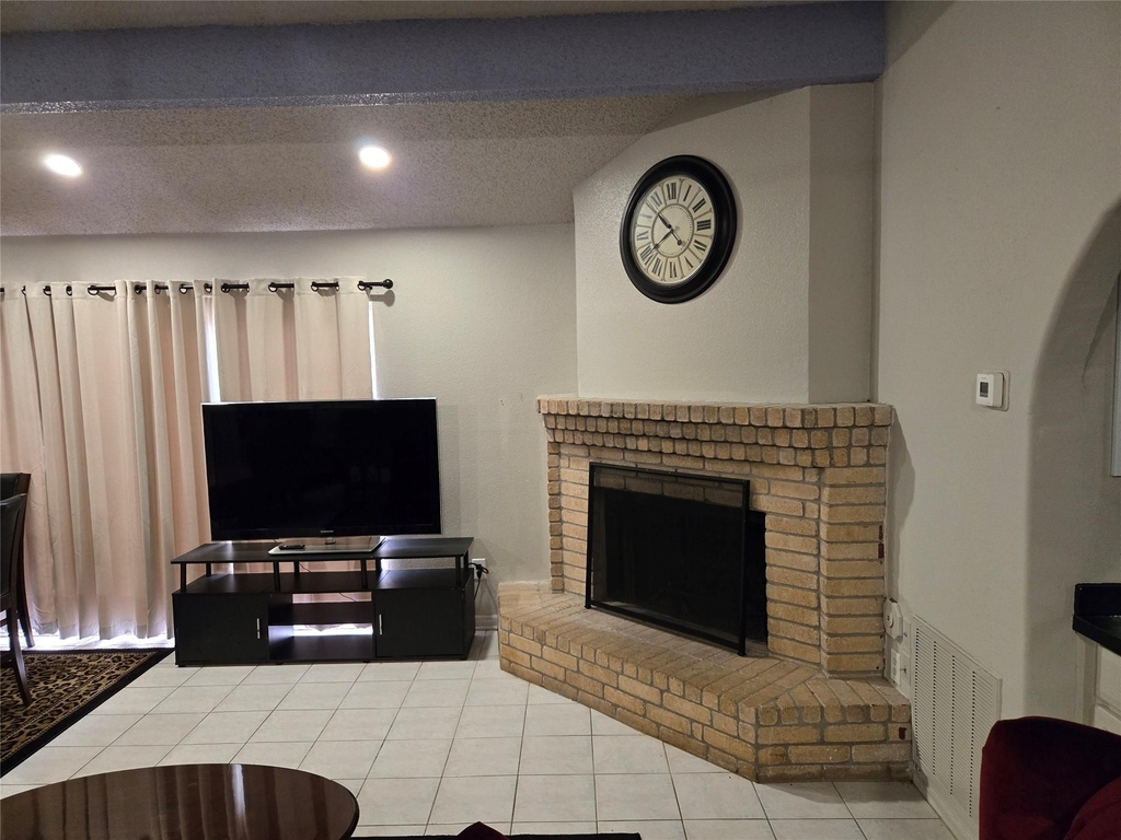 4111 Knoll Glen Drive - Photo 0