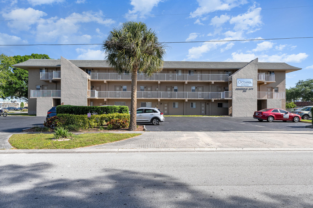 204 W Seminole Avenue - Photo 0