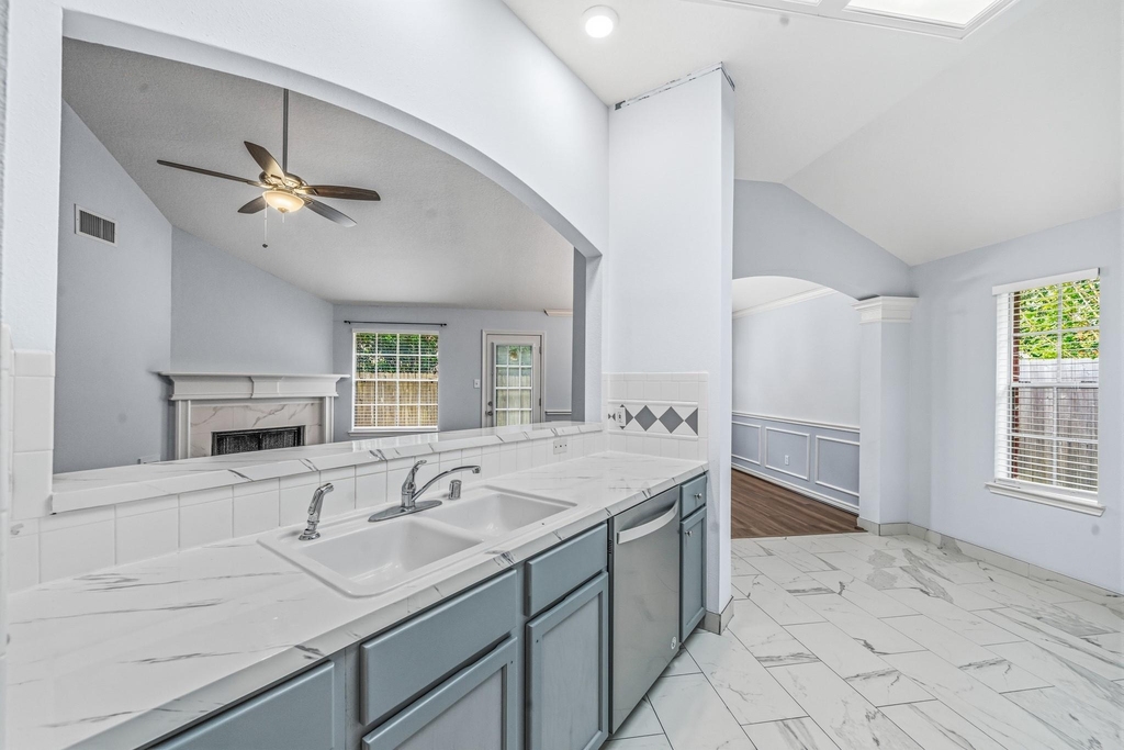 15007 Changing Oak Ridge Court - Photo 11