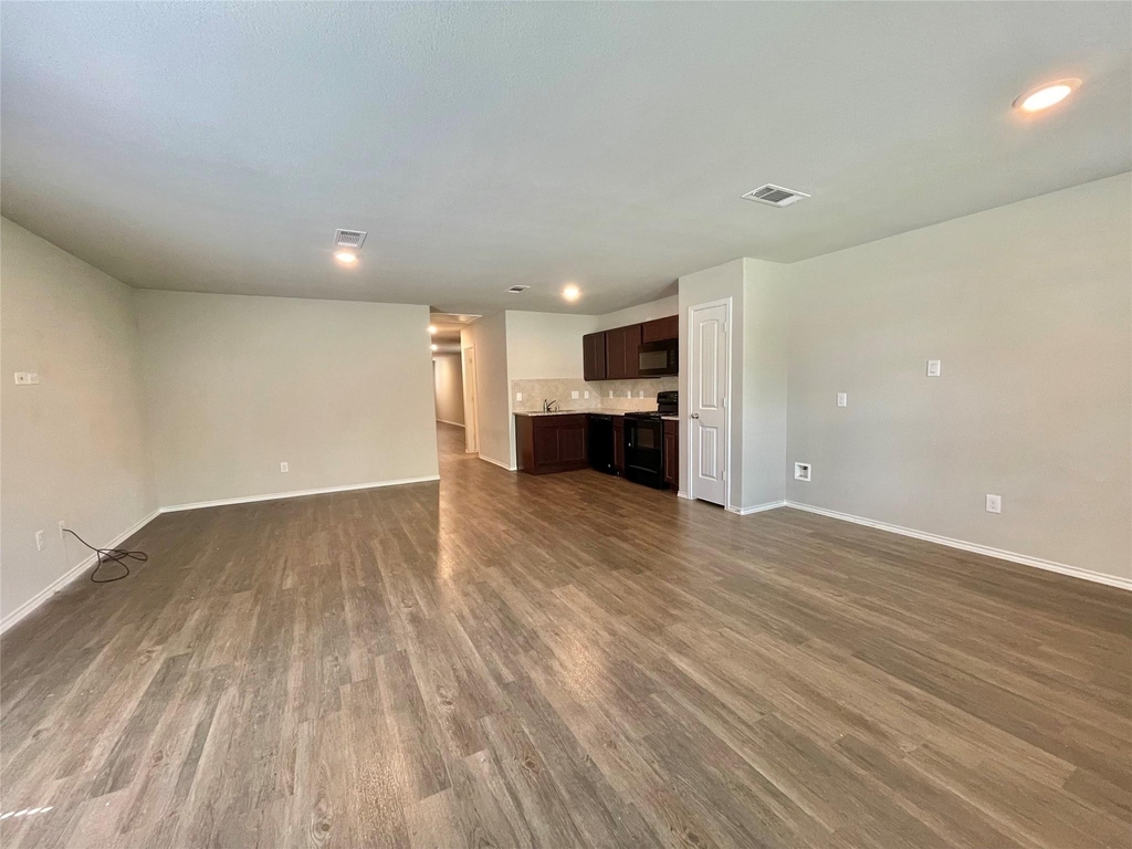 126 E Ash St - Photo 3
