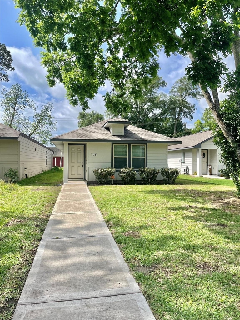 126 E Ash St - Photo 1
