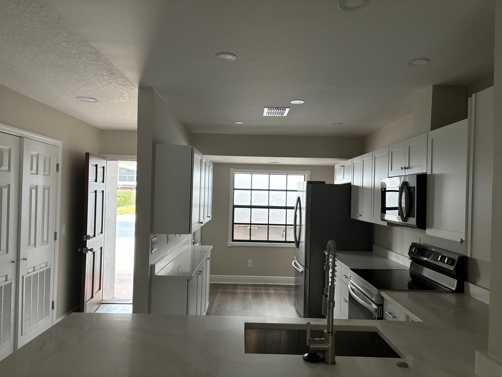 255 Paradise Boulevard - Photo 3