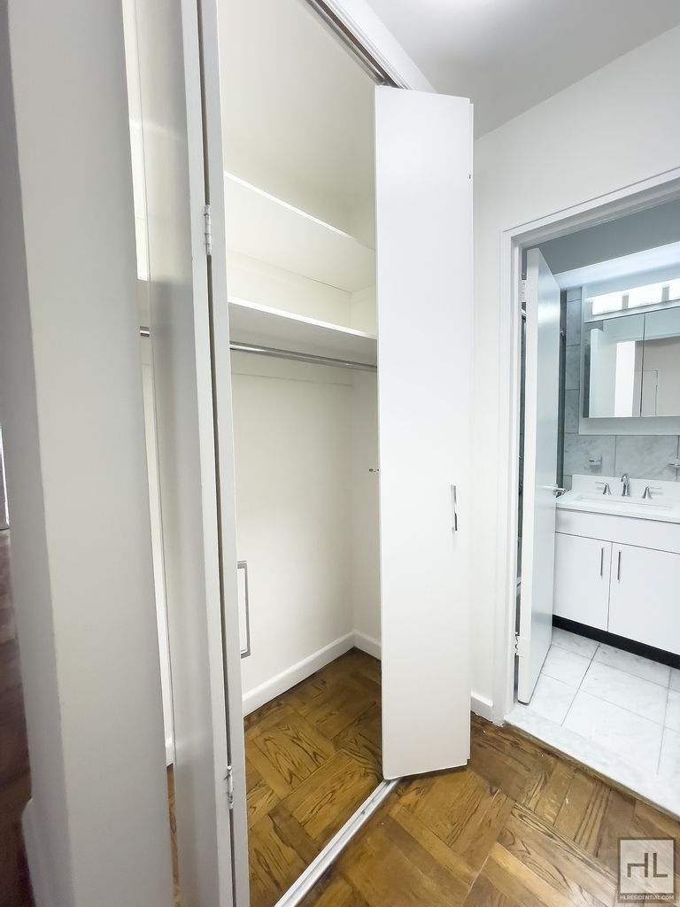 East 35 Street - Photo 4