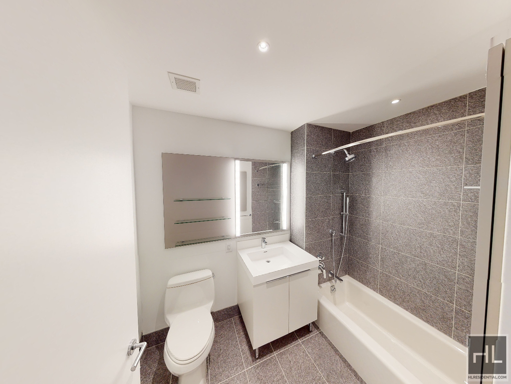 West 38th Street - Photo 4