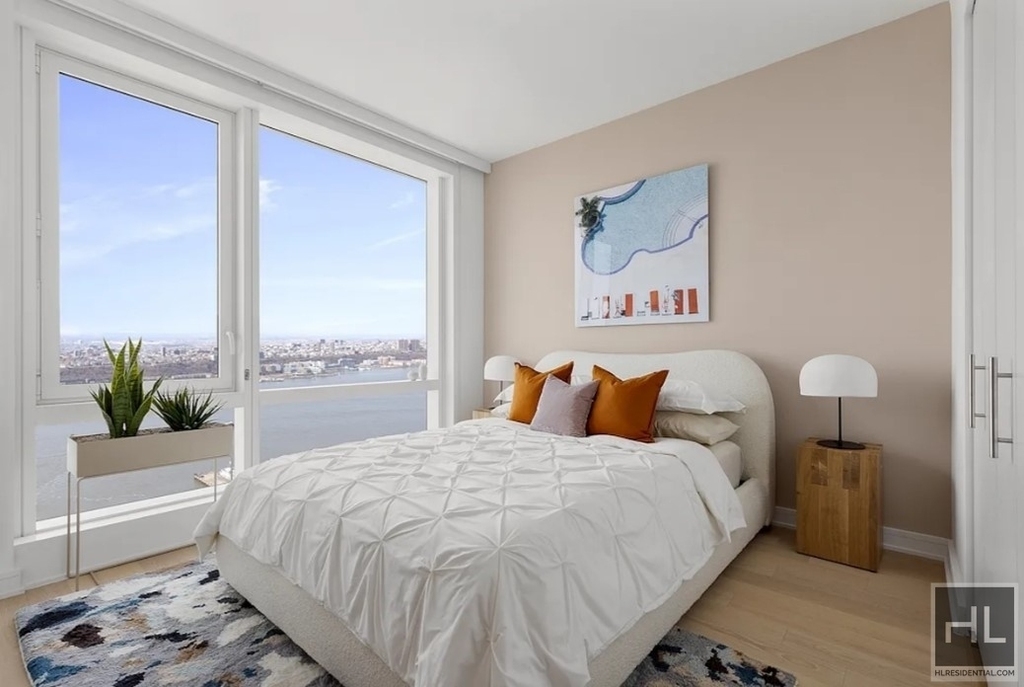 West 38th Street - Photo 2