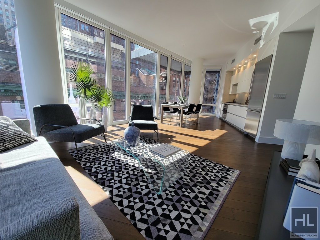 East 44th Street - Photo 0