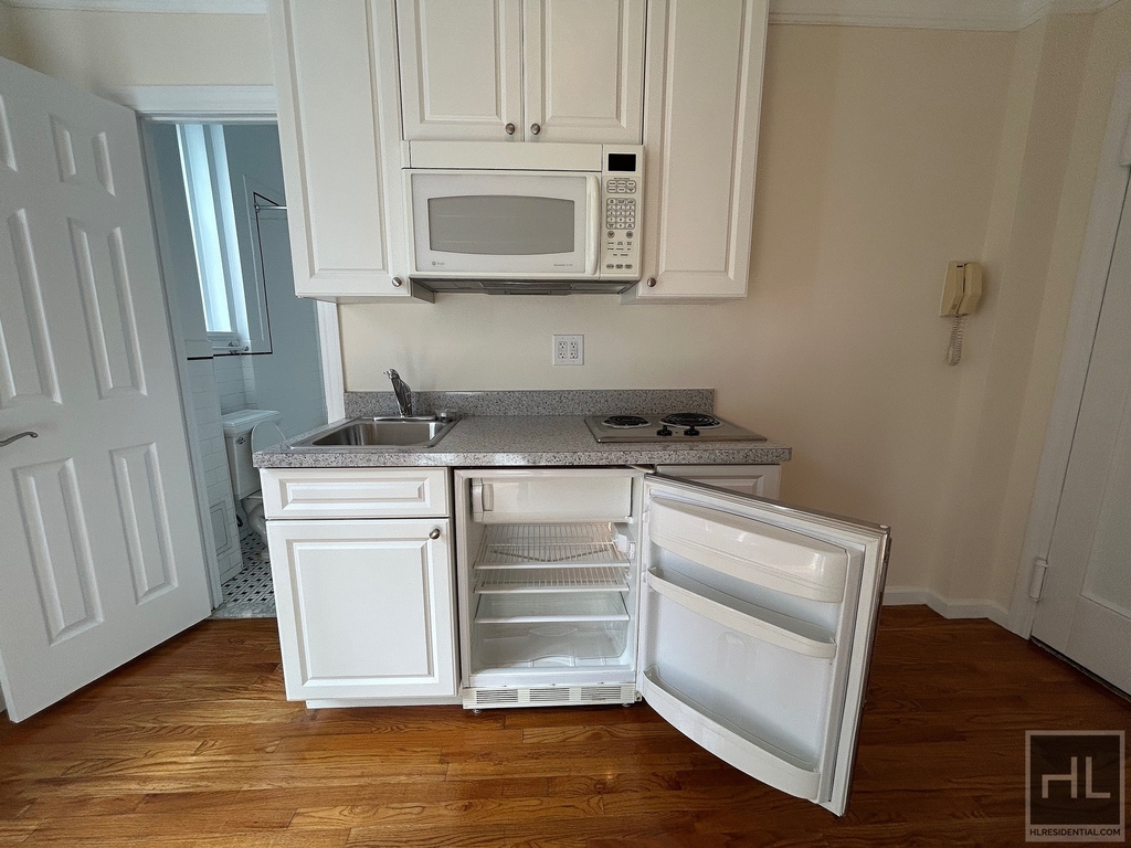 West 45 Street - Photo 1