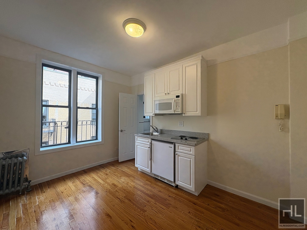 West 45 Street - Photo 0