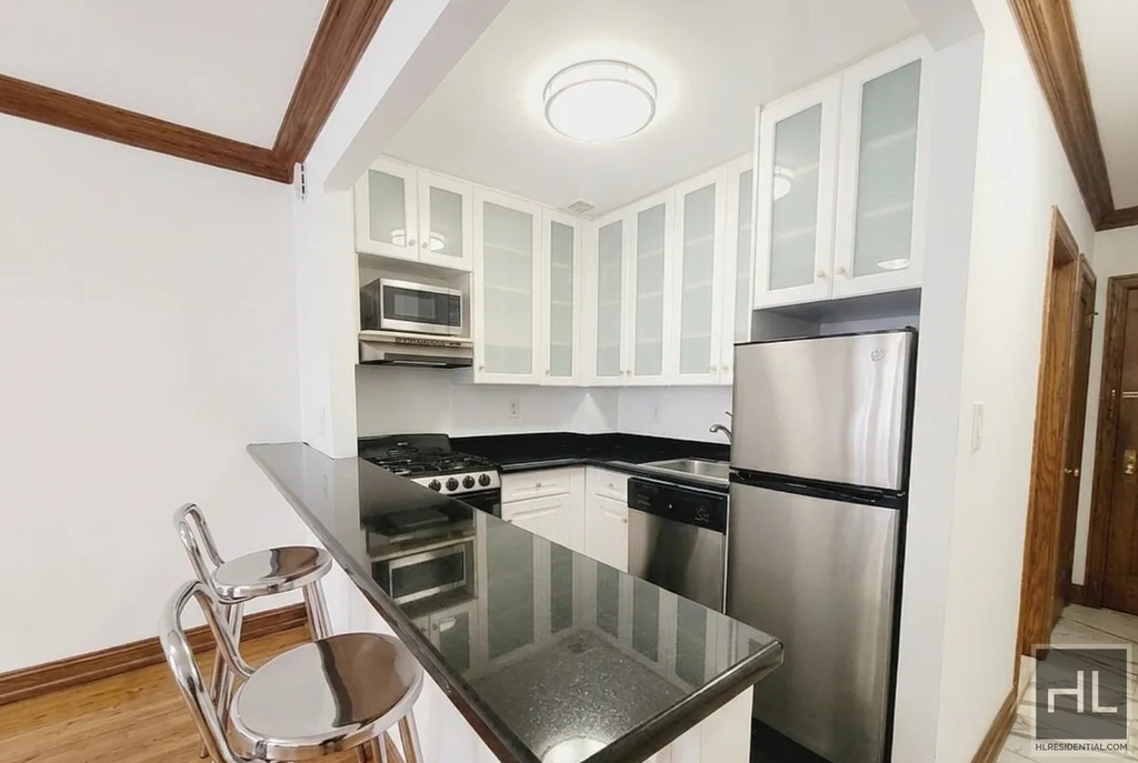 East 36 Street - Photo 2