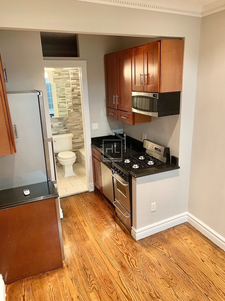 West 53 Street - Photo 3