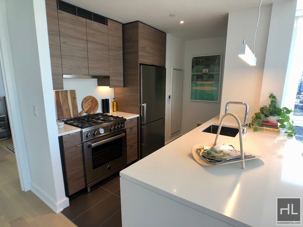West 38th Street - Photo 4
