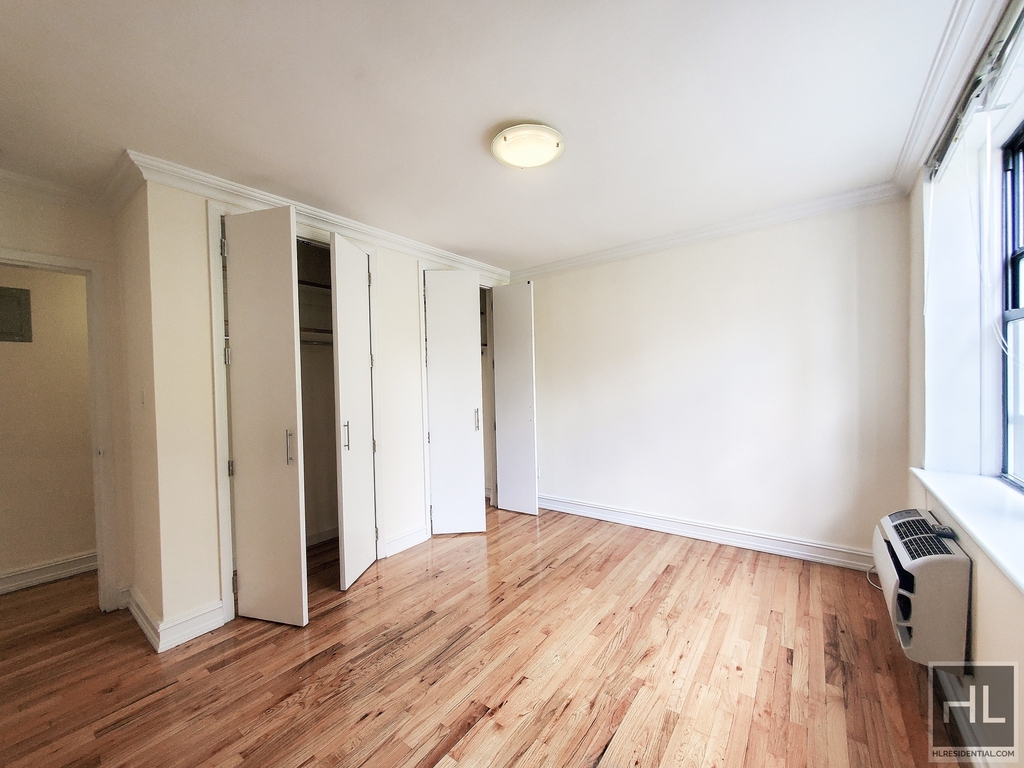 East 36 Street - Photo 3