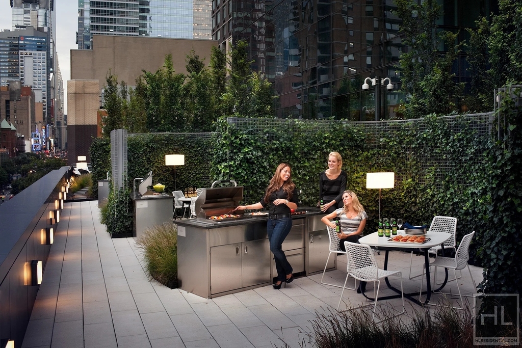 West 42nd Street - Photo 11