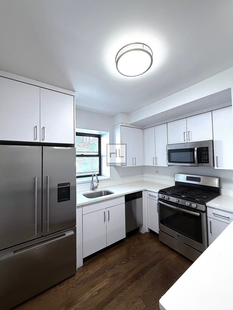Beekman Place - Photo 1