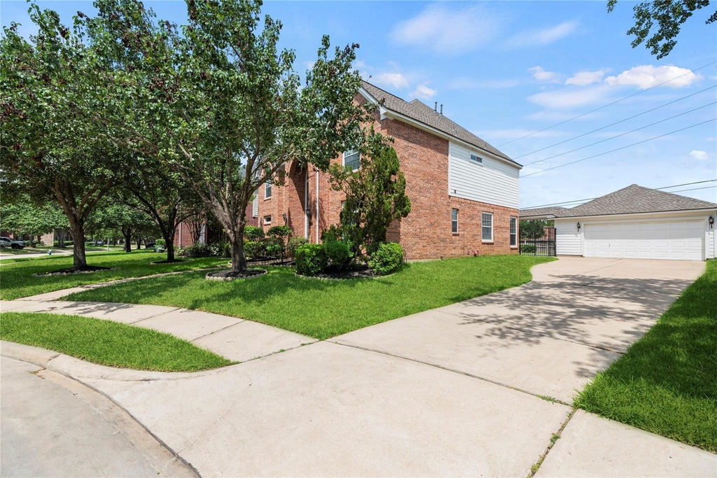 2923 Zachary Bend Lane - Photo 2