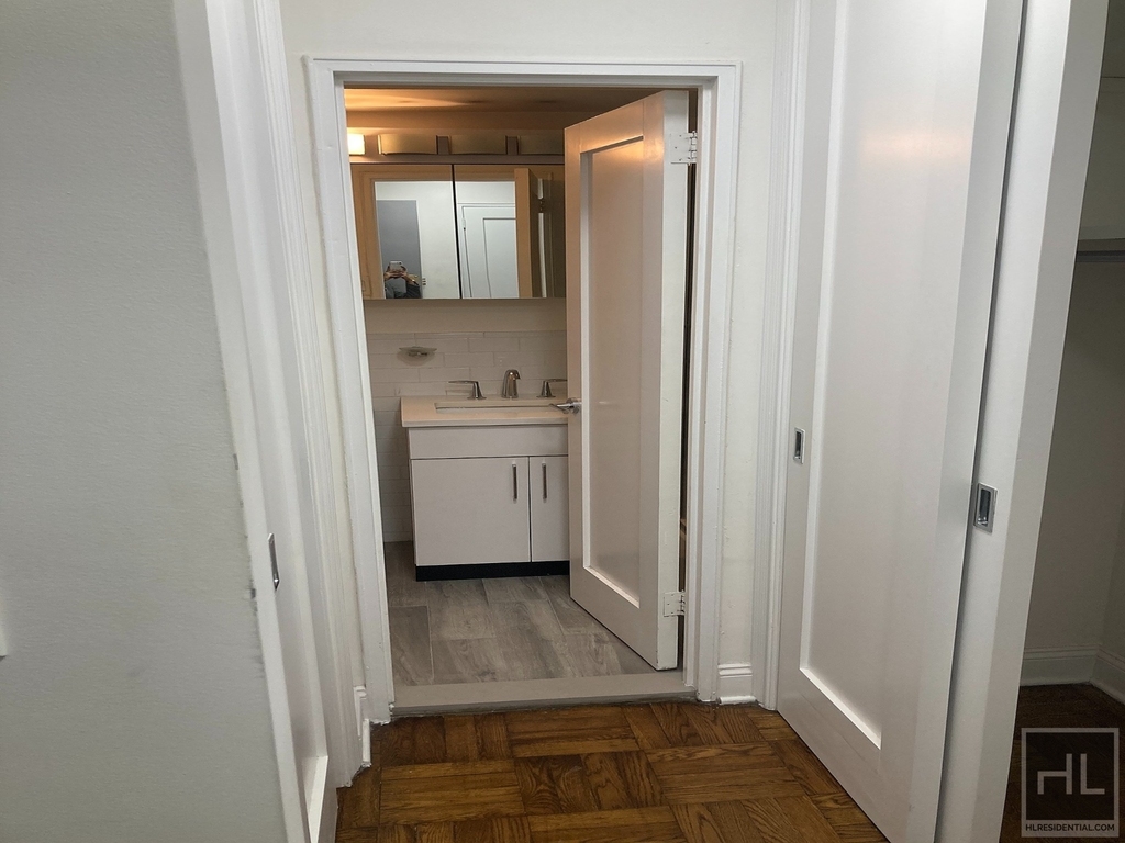 East 35 Street - Photo 4