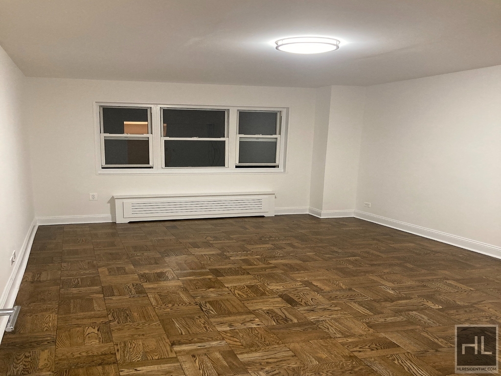 East 35 Street - Photo 2