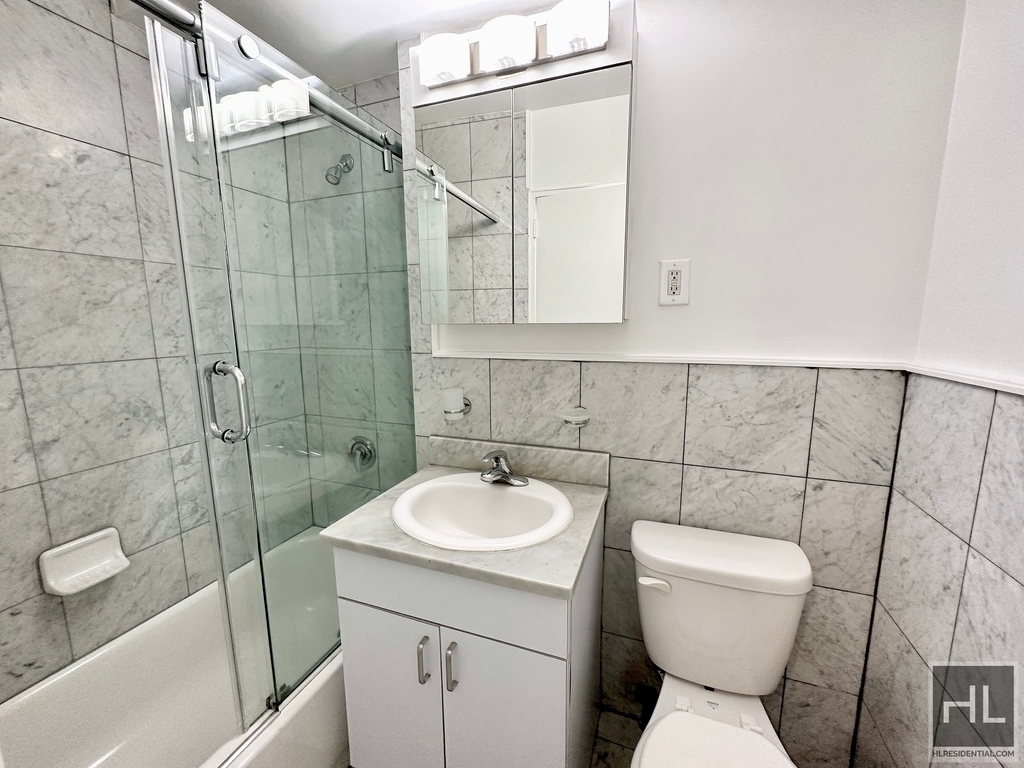 East 35 Street - Photo 4