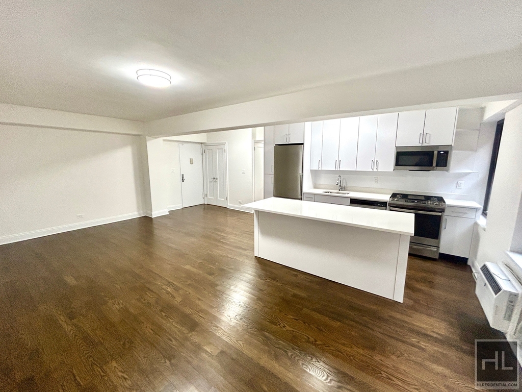 East 57 Street - Photo 1