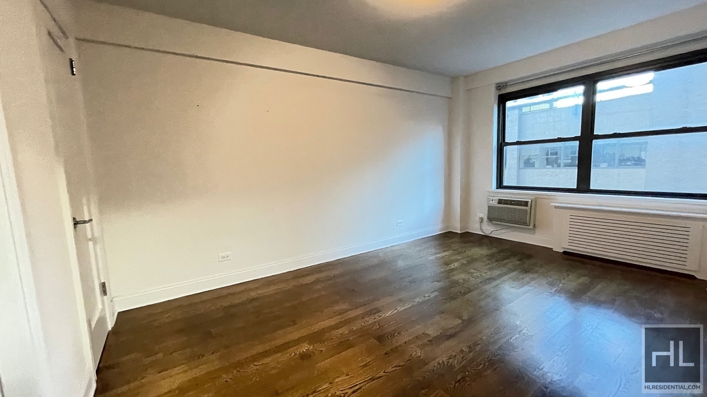 East 57 Street - Photo 3