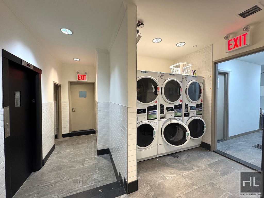 East 36 Street - Photo 6