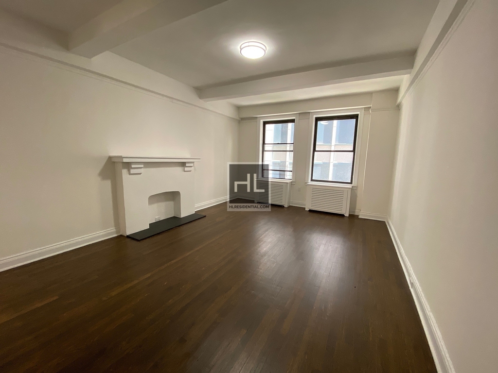 West 55 Street - Photo 3