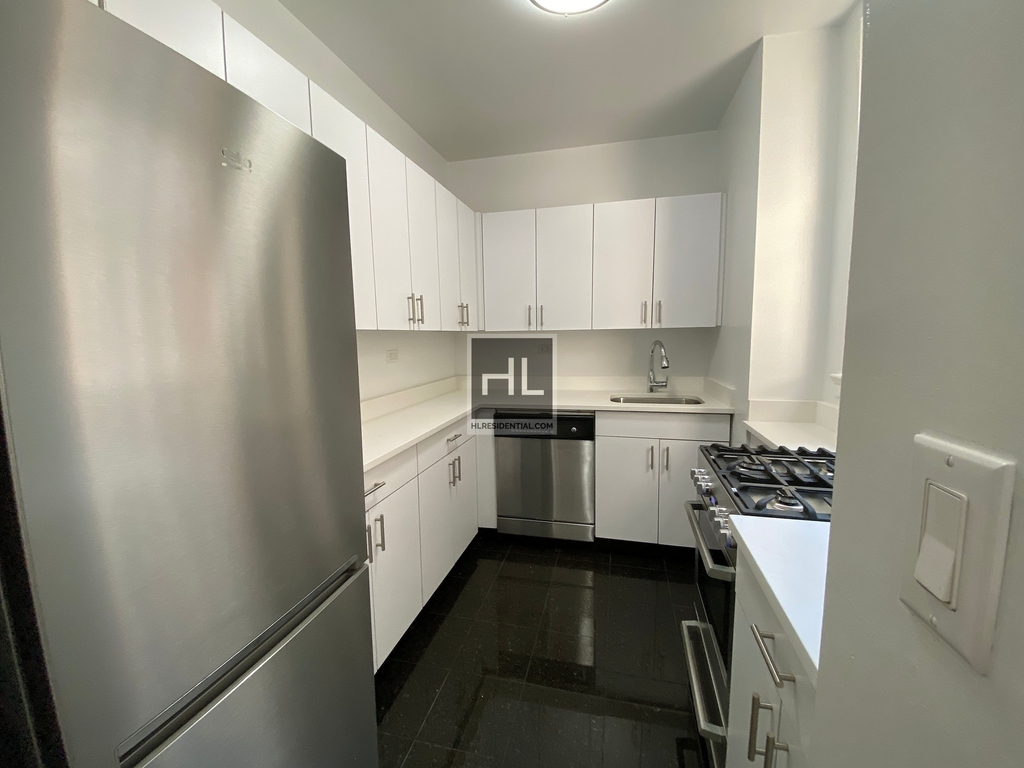 West 55 Street - Photo 2