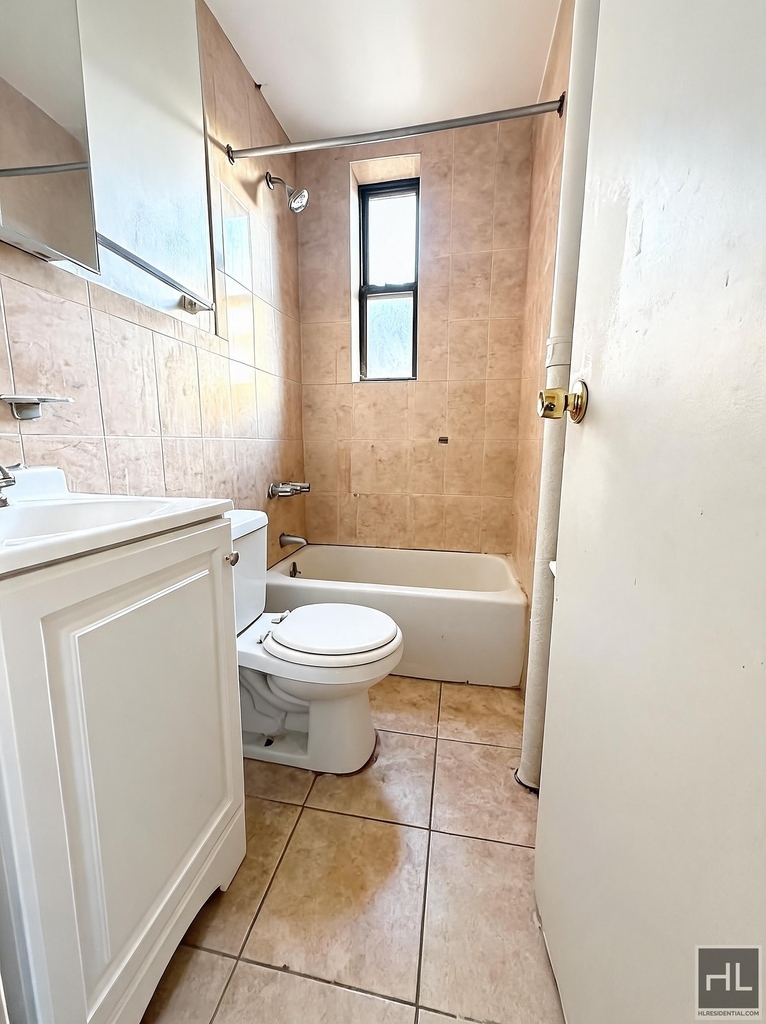 West 10 Street - Photo 5